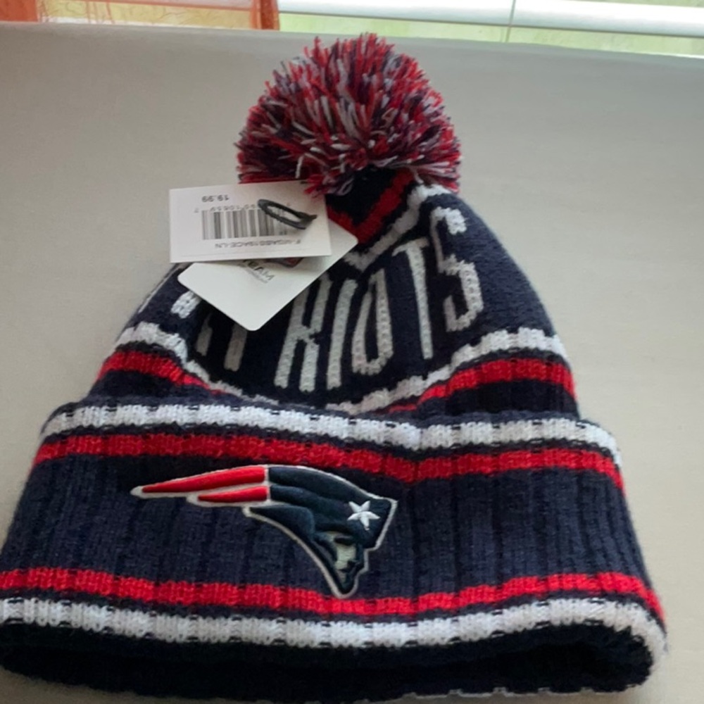 NFL New England Patriots Men’s Cuffed Knit Beanie with Pom Football Game Size OS